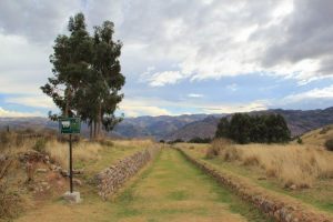 Inca trail road to Cusco